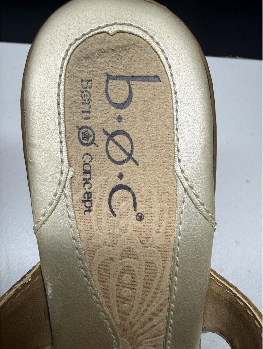 BOC Born Concept Womens 7M Sandals Heels Slipon Gold Leather Flower New no Box